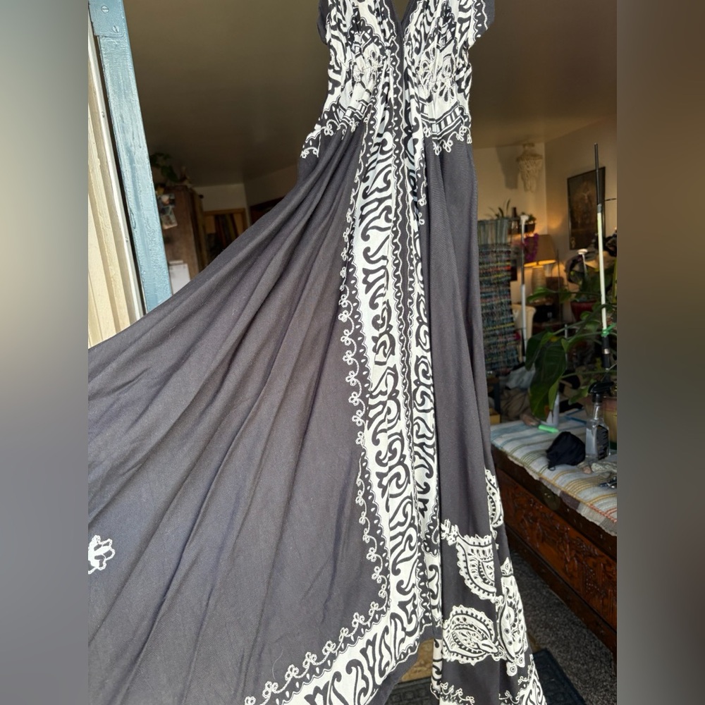 Elegant Black and White Maxi Dress